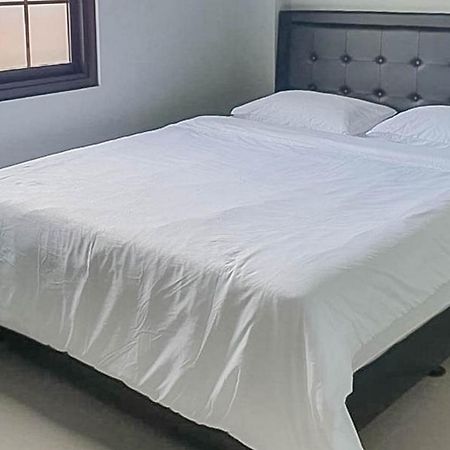 Mahkota Residence Mitra Reddoorz Karawang Kültér fotó
