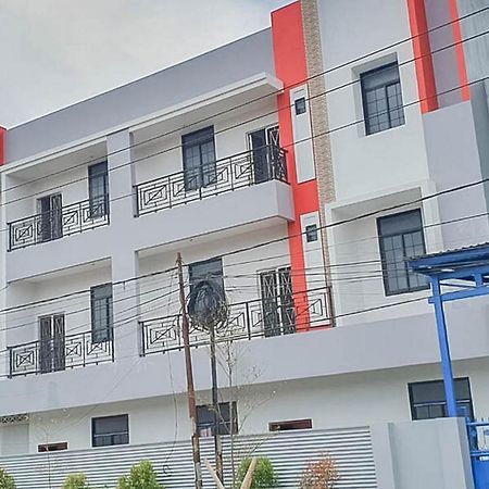 Mahkota Residence Mitra Reddoorz Karawang Kültér fotó
