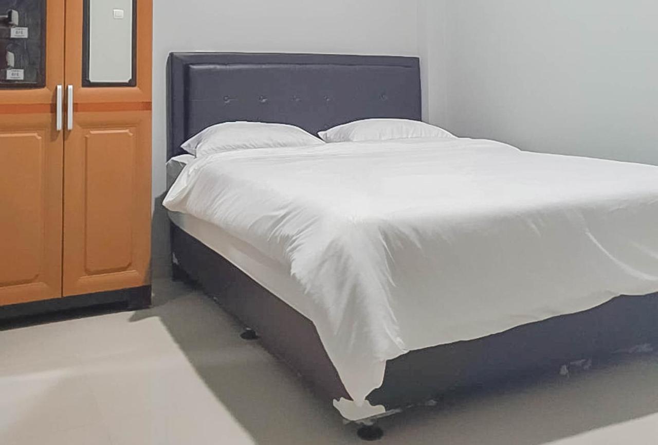 Mahkota Residence Mitra Reddoorz Karawang Kültér fotó