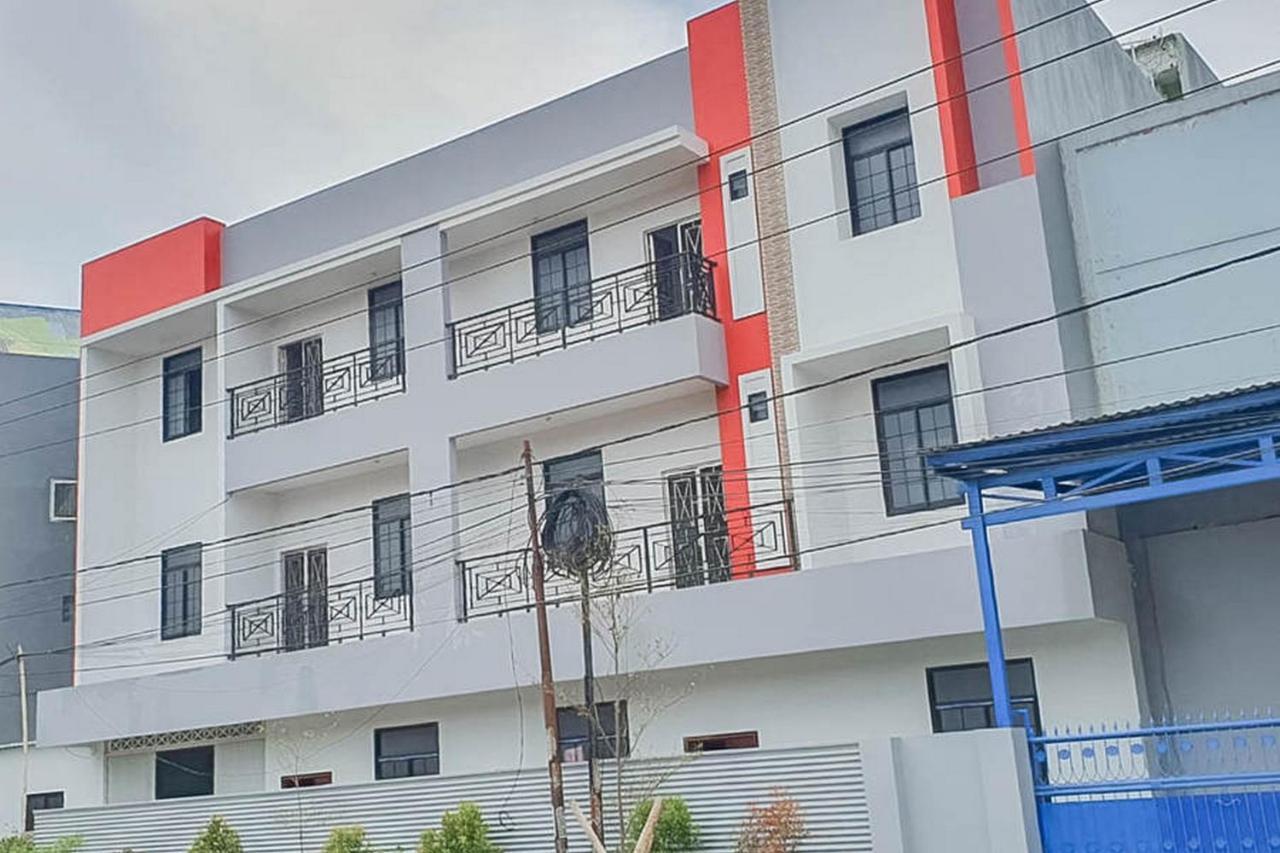 Mahkota Residence Mitra Reddoorz Karawang Kültér fotó